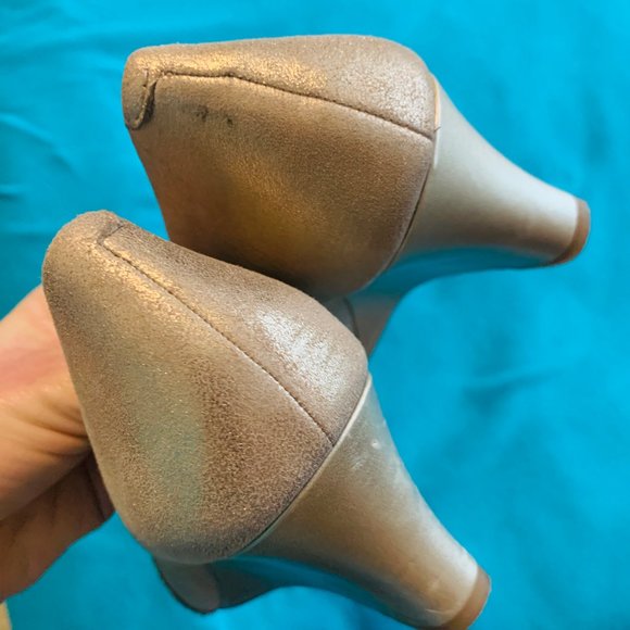 Alex Marie Gold Wedges - Picture 4 of 5
